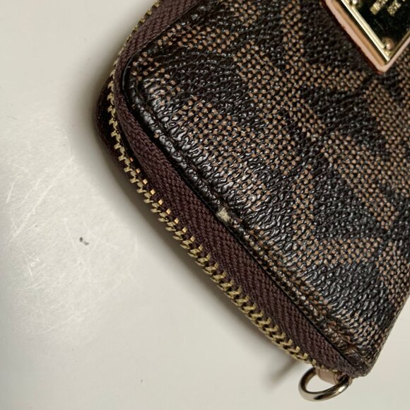 Michael Kors Logo Compact Wallet - Picture 5 of 6